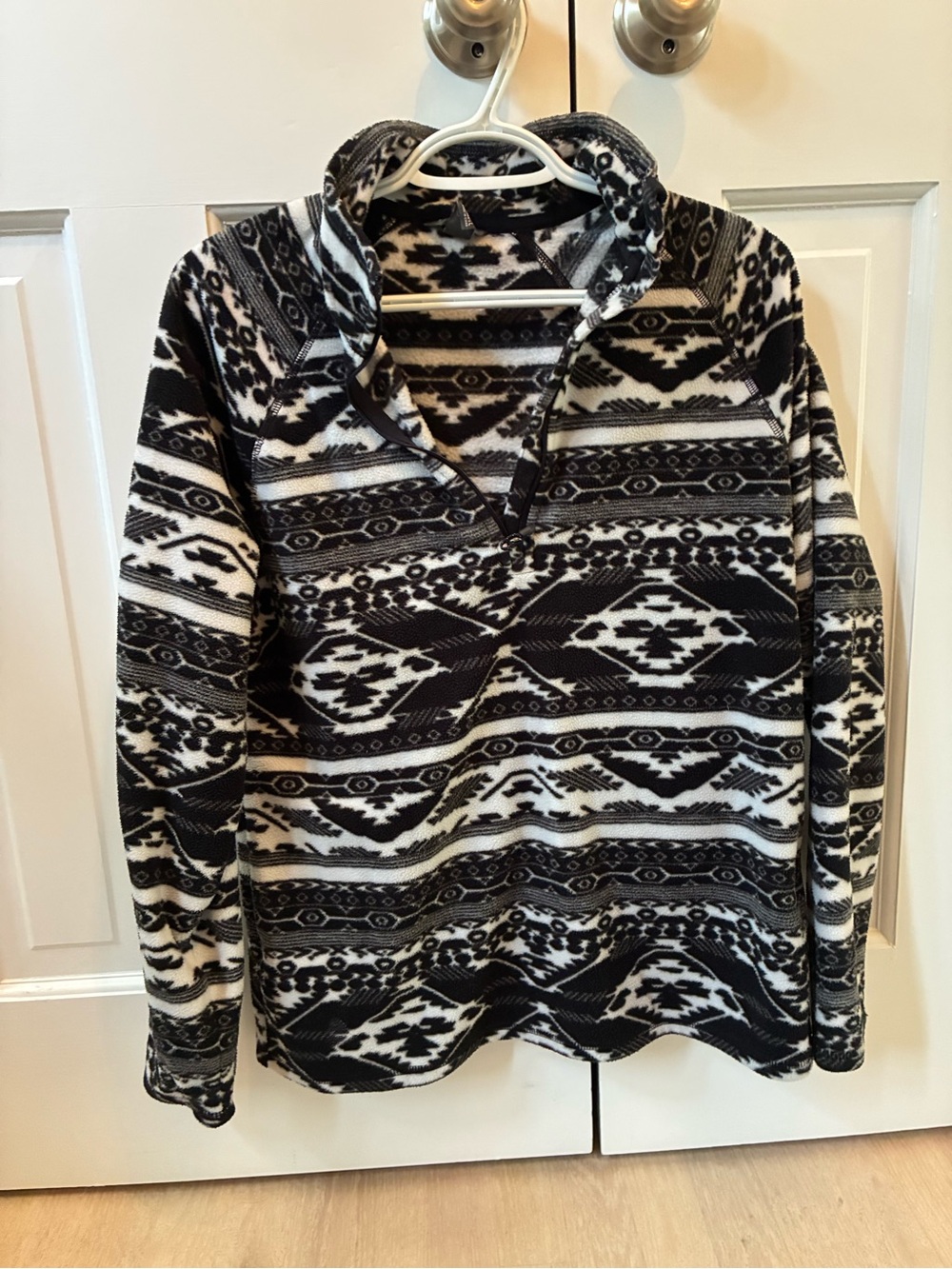 Eddie Bauer Black & White Geometric Fleece Pullover